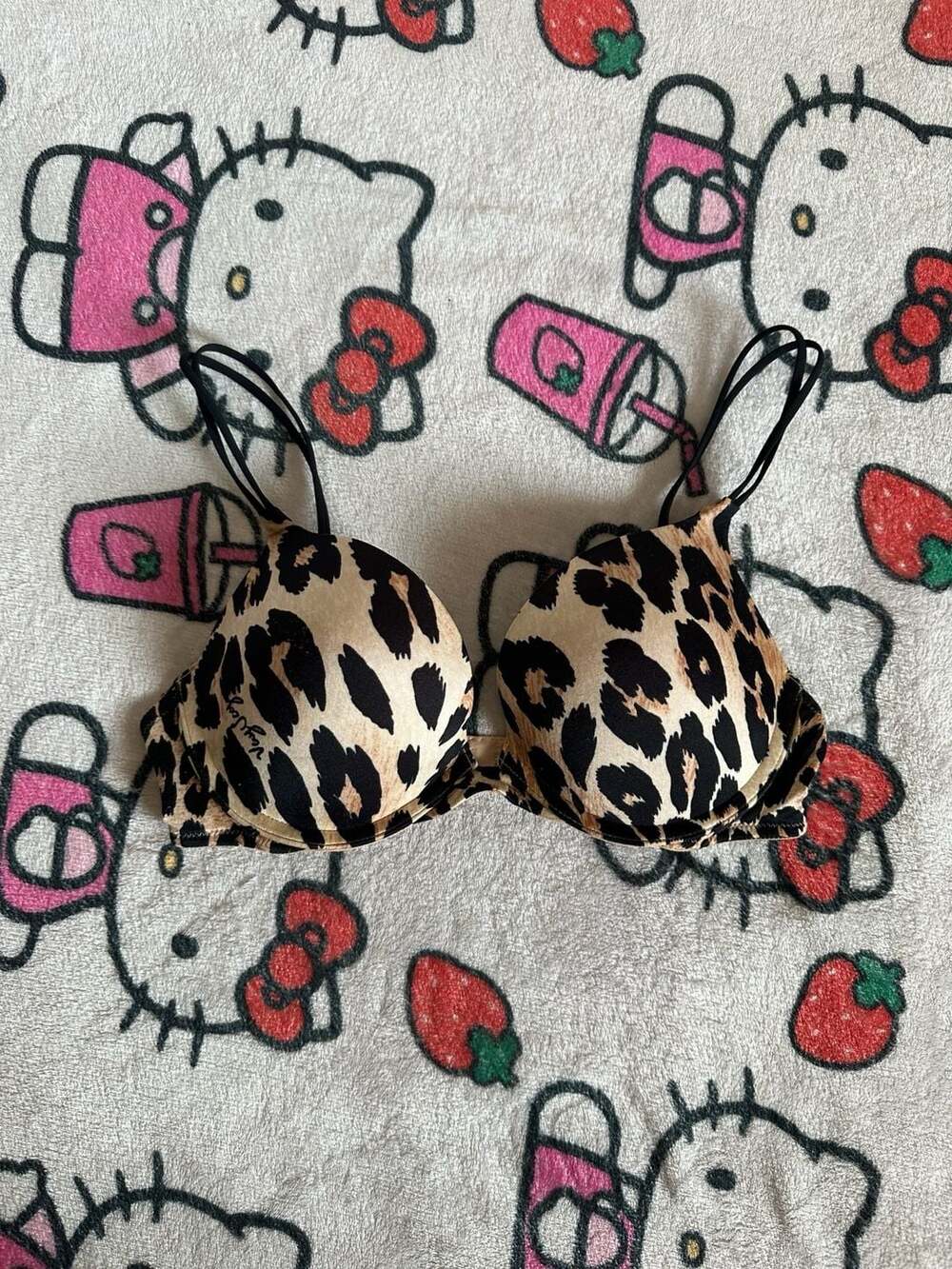 Victoria's Secret Very Sexy Push-Up Bra Size 34C Leopard Print